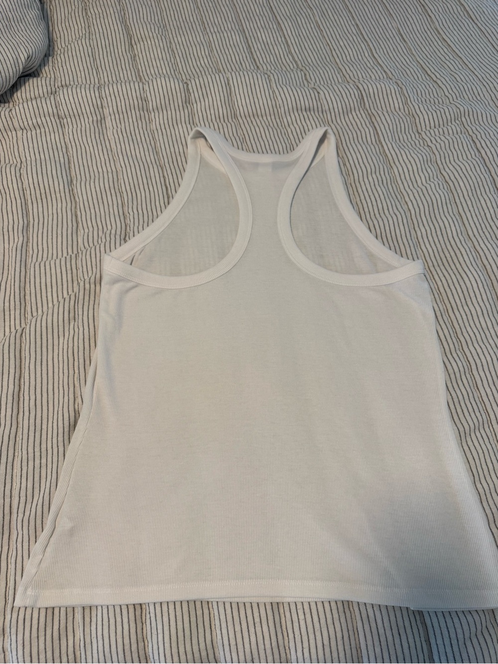 Old Navy UltraLite Racerback Rib-Knit Performance Tank - Picture 4 of 9